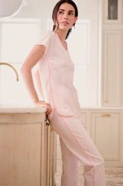 Lake Pima Short-Long Set In English Rose Blockprint 11 Lake Pima Short-Long Set In English Rose Blockprint -Lake Shop LAKE Webcrop Fall23 Lifestyle ClassicSLSet EnglishRoseBlockPrint 0287