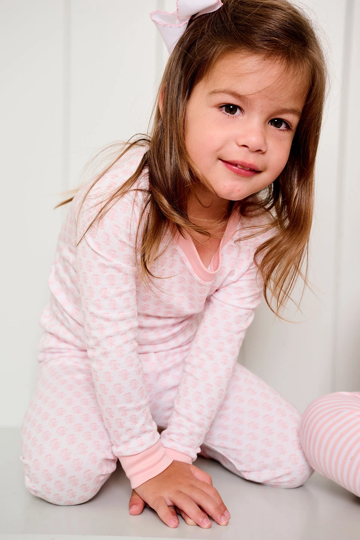 Lake Shop -Lake Shop LAKE Webcrop Fall23 Lifestyle KidsLongLongSet EnglishRoseBlockprint 1658