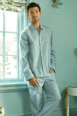 Lake Men's Poplin Pajama Set In Evergreen 9 Lake Men's Poplin Pajama Set In Evergreen -Lake Shop LAKE Website WebCrop Holiday22 Birm5666